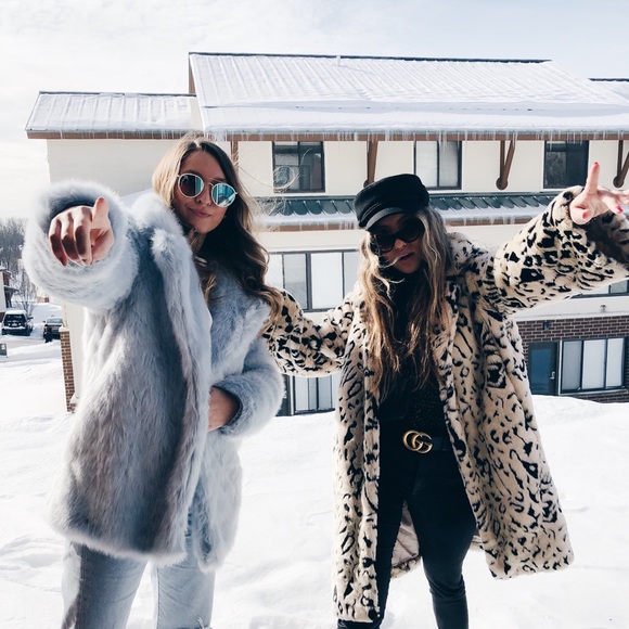 Meet Your Posher, Francesca✨ - Picture 3 of 4